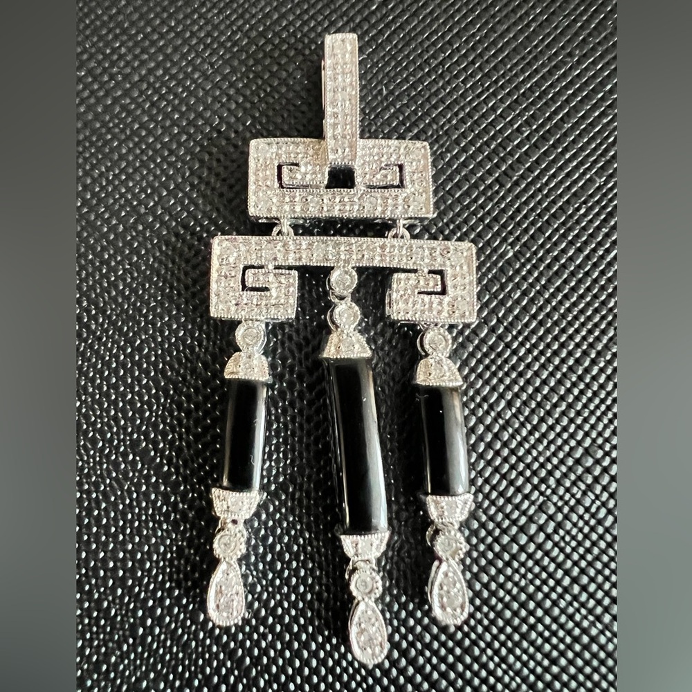 18K WHITE GOLD, DIAMOND, & ONYX DANGLE ART DECO STYLE PENDANT